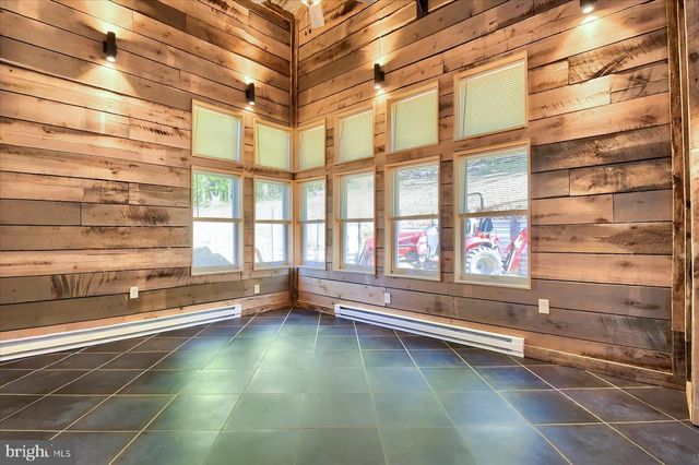 92 S SWEET ARROW LAKE RD, Pine Grove, PA 17963