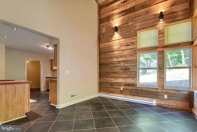 92 S SWEET ARROW LAKE RD, Pine Grove, PA 17963