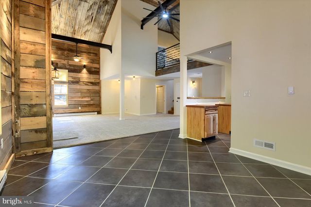 92 S SWEET ARROW LAKE RD, Pine Grove, PA 17963