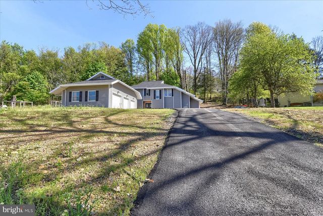 92 S SWEET ARROW LAKE RD, Pine Grove, PA 17963