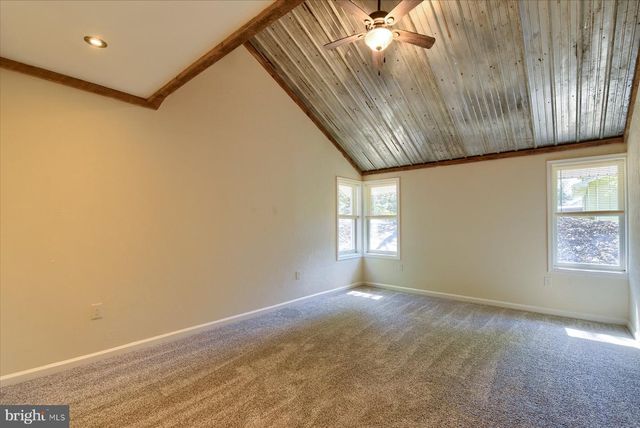 92 S SWEET ARROW LAKE RD, Pine Grove, PA 17963