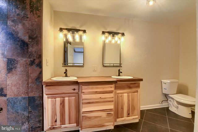 92 S SWEET ARROW LAKE RD, Pine Grove, PA 17963