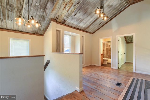 92 S SWEET ARROW LAKE RD, Pine Grove, PA 17963