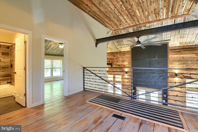 92 S SWEET ARROW LAKE RD, Pine Grove, PA 17963