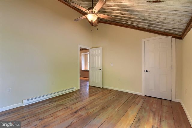 92 S SWEET ARROW LAKE RD, Pine Grove, PA 17963