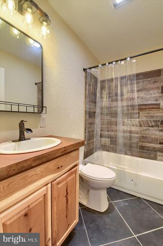 92 S SWEET ARROW LAKE RD, Pine Grove, PA 17963