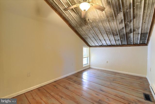 92 S SWEET ARROW LAKE RD, Pine Grove, PA 17963