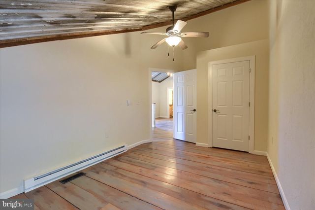 92 S SWEET ARROW LAKE RD, Pine Grove, PA 17963