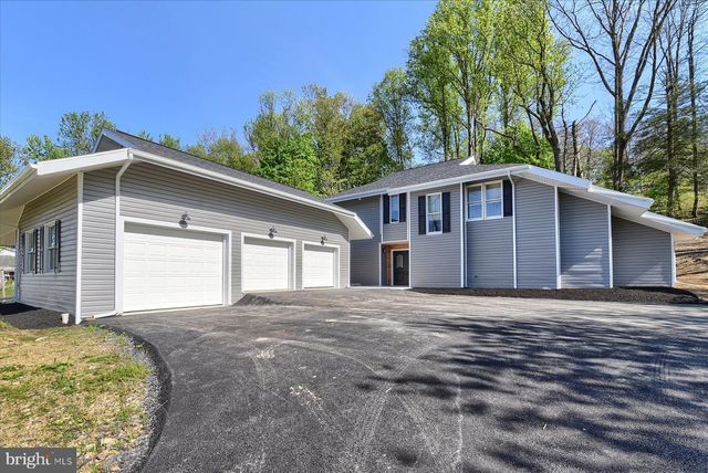 92 S SWEET ARROW LAKE RD, Pine Grove, PA 17963