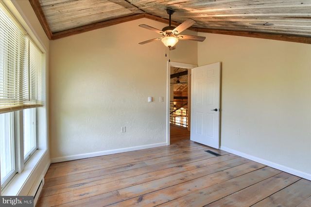 92 S SWEET ARROW LAKE RD, Pine Grove, PA 17963