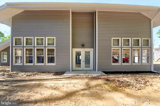 92 S SWEET ARROW LAKE RD, Pine Grove, PA 17963