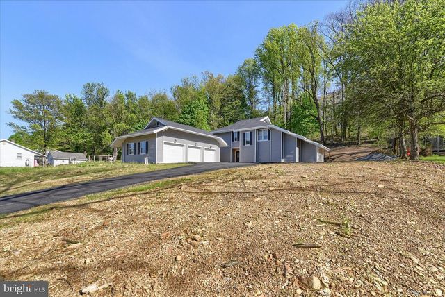92 S SWEET ARROW LAKE RD, Pine Grove, PA 17963