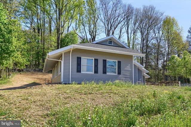 92 S SWEET ARROW LAKE RD, Pine Grove, PA 17963