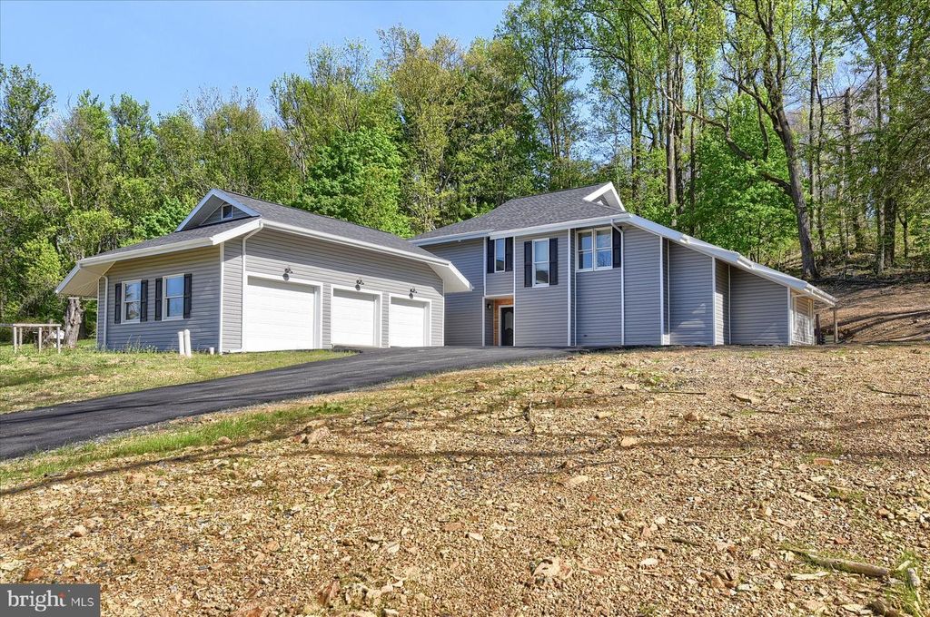 92 S SWEET ARROW LAKE RD, Pine Grove, PA 17963