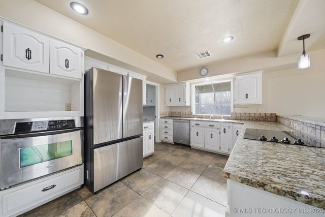 520 Ridgewood, Pryor, OK 74361