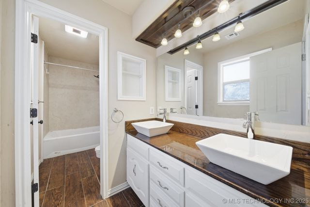 520 Ridgewood, Pryor, OK 74361