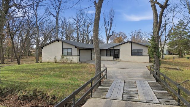 520 Ridgewood, Pryor, OK 74361