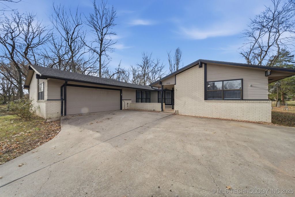520 Ridgewood, Pryor, OK 74361