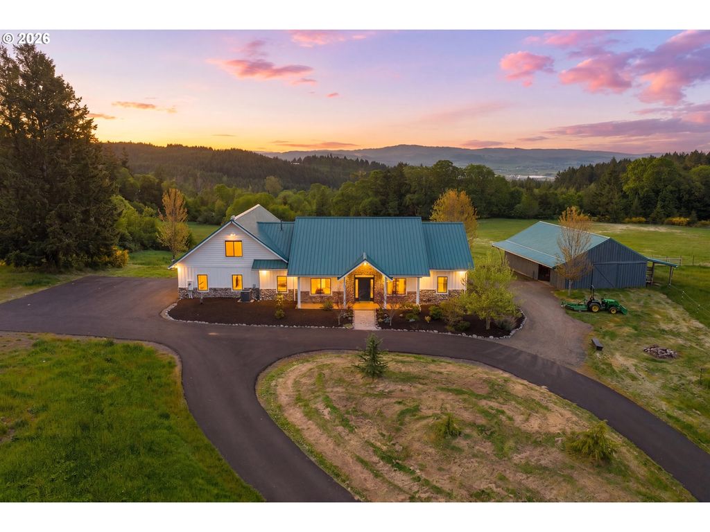 Image 1 of property listing at 16600 Nw OAK RIDGE Rd, Yamhill, OR 97148