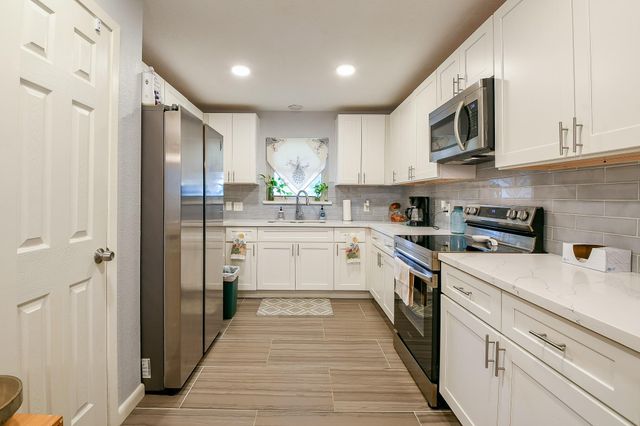 602 Sharondoah Drive, Highlands, TX 77562