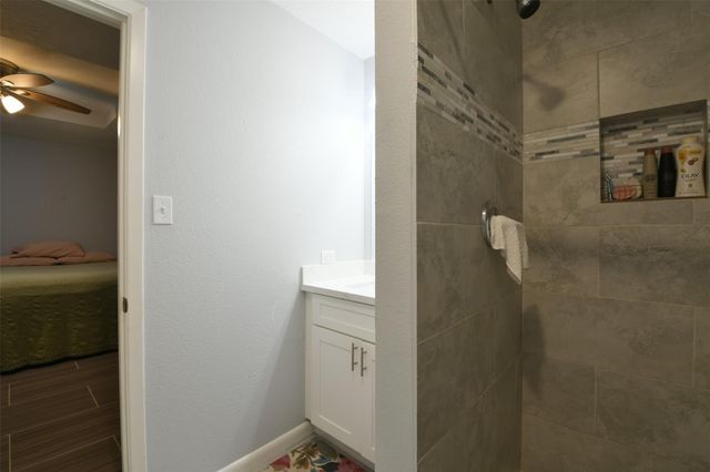 602 Sharondoah Drive, Highlands, TX 77562