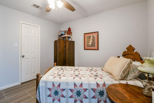 602 Sharondoah Drive, Highlands, TX 77562