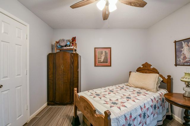 602 Sharondoah Drive, Highlands, TX 77562