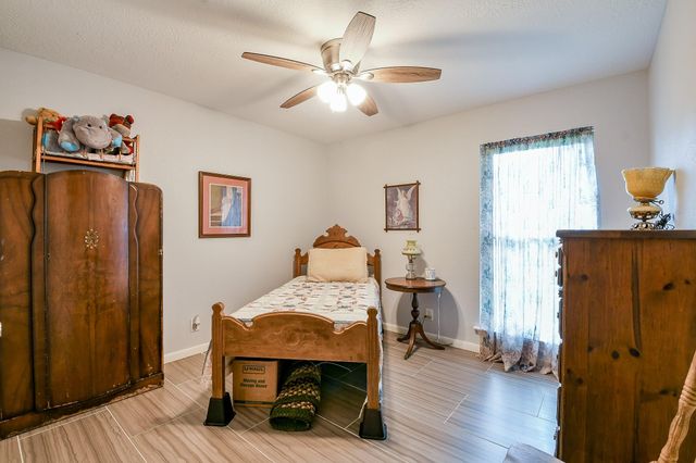 602 Sharondoah Drive, Highlands, TX 77562