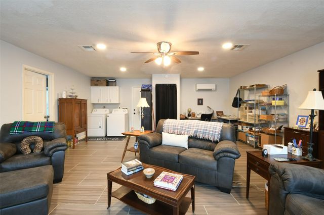 602 Sharondoah Drive, Highlands, TX 77562