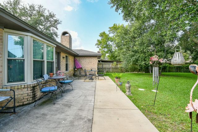 602 Sharondoah Drive, Highlands, TX 77562