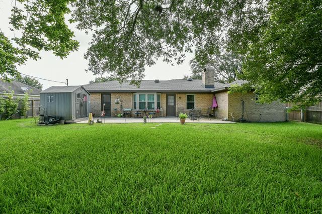 602 Sharondoah Drive, Highlands, TX 77562