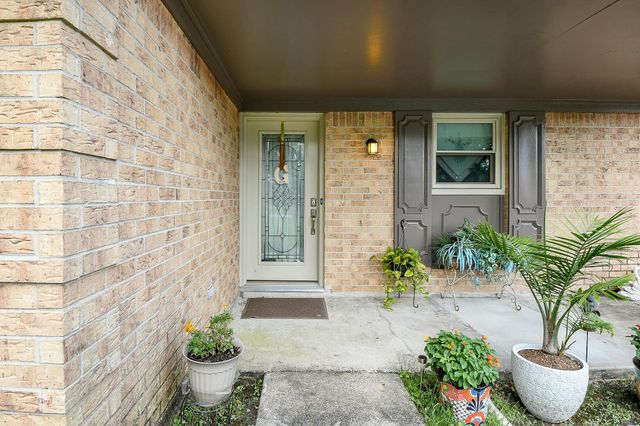 602 Sharondoah Drive, Highlands, TX 77562