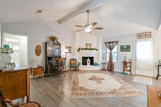 602 Sharondoah Drive, Highlands, TX 77562