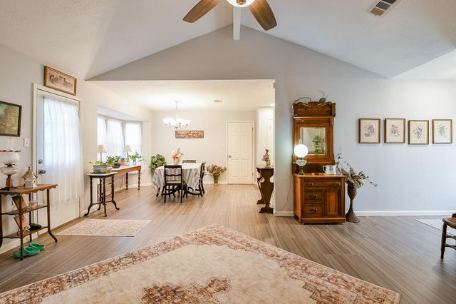 602 Sharondoah Drive, Highlands, TX 77562