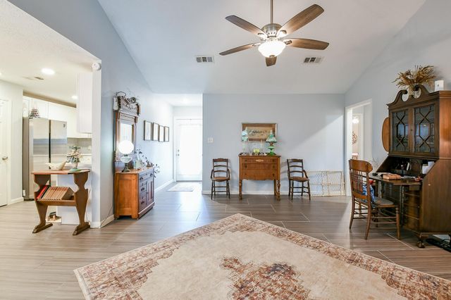 602 Sharondoah Drive, Highlands, TX 77562