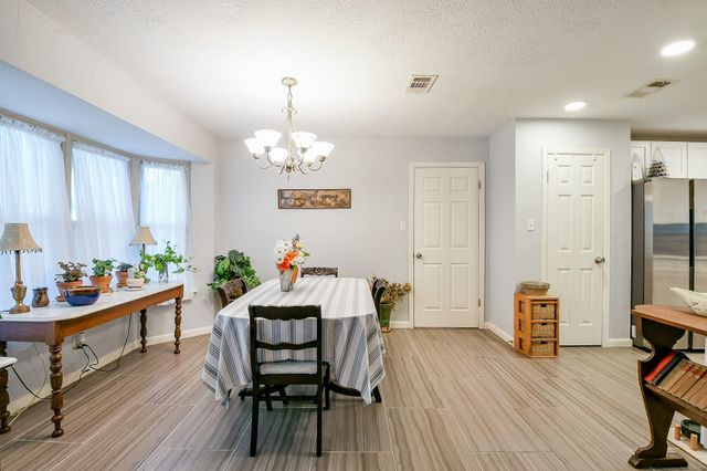 602 Sharondoah Drive, Highlands, TX 77562