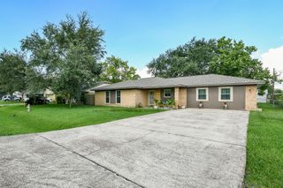 602 Sharondoah Drive, Highlands, TX 77562