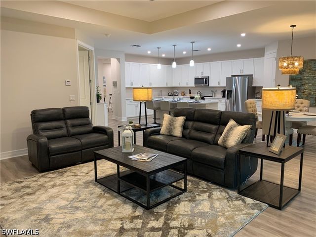 208 Indies Dr E 202, Naples, FL 34114