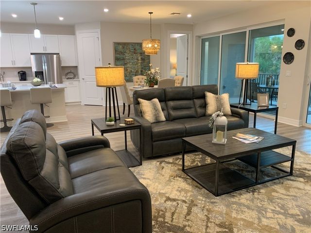 208 Indies Dr E 202, Naples, FL 34114