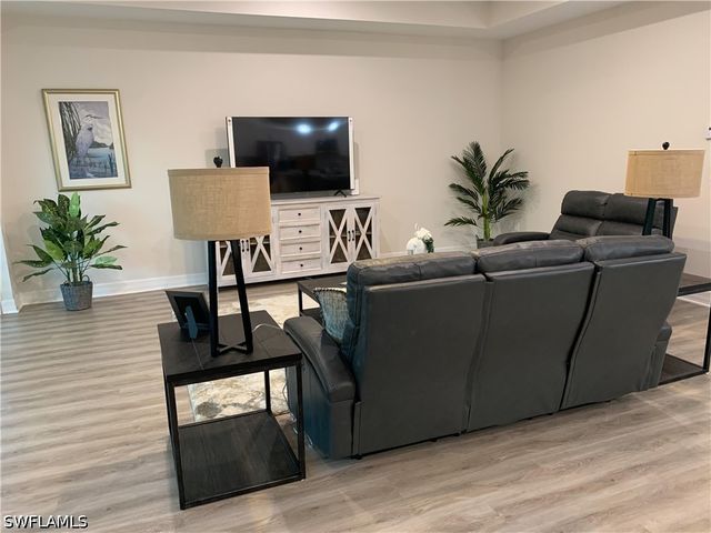 208 Indies Dr E 202, Naples, FL 34114