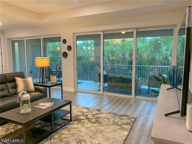 208 Indies Dr E 202, Naples, FL 34114