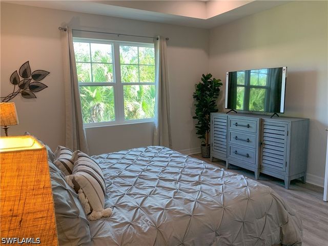 208 Indies Dr E 202, Naples, FL 34114