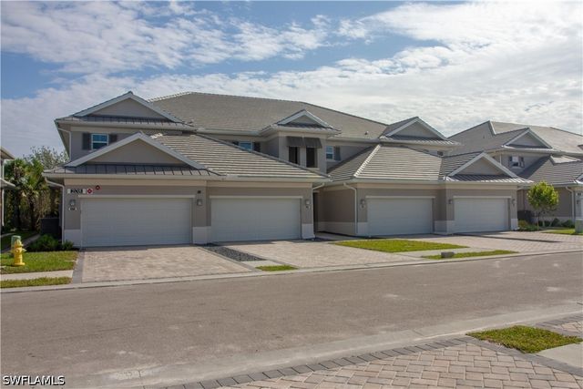 208 Indies Dr E 202, Naples, FL 34114