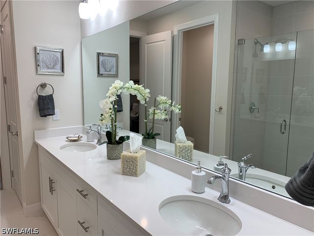 208 Indies Dr E 202, Naples, FL 34114