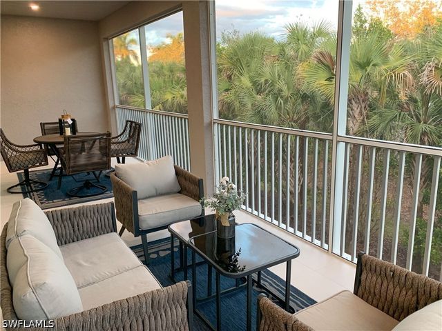 208 Indies Dr E 202, Naples, FL 34114