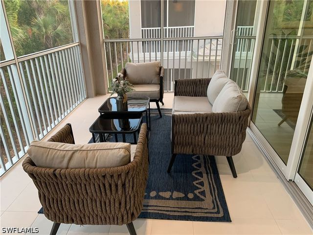208 Indies Dr E 202, Naples, FL 34114