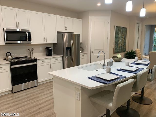 208 Indies Dr E 202, Naples, FL 34114