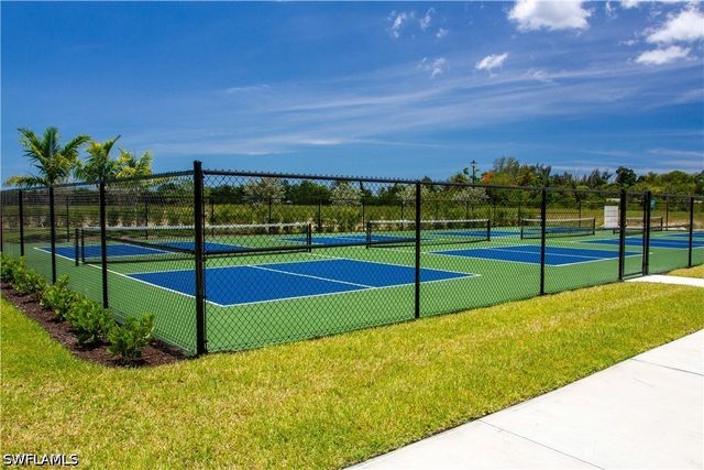 208 Indies Dr E 202, Naples, FL 34114