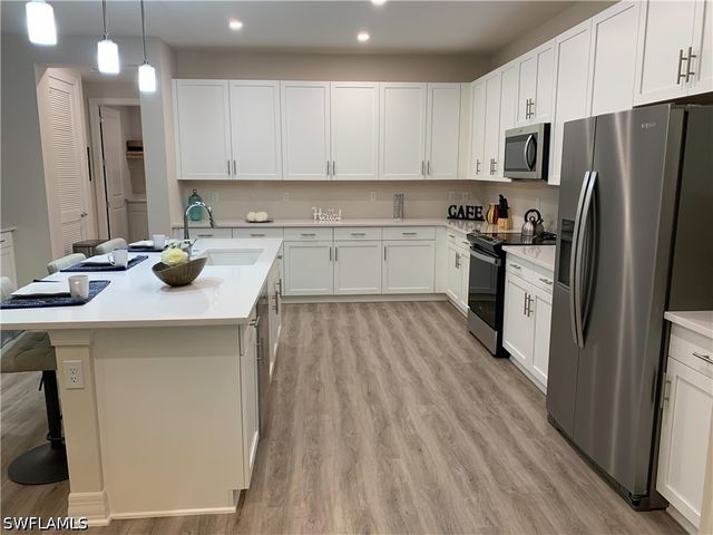 208 Indies Dr E 202, Naples, FL 34114