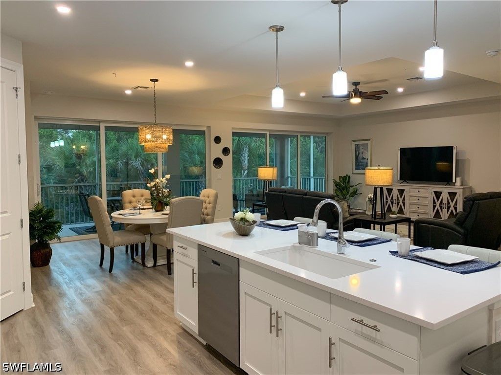 208 Indies Dr E 202, Naples, FL 34114